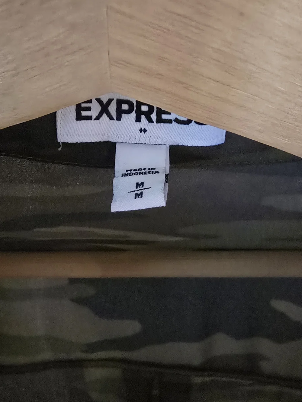Women's Portifino Camo Button-Up Shirt - Picture 4 of 4